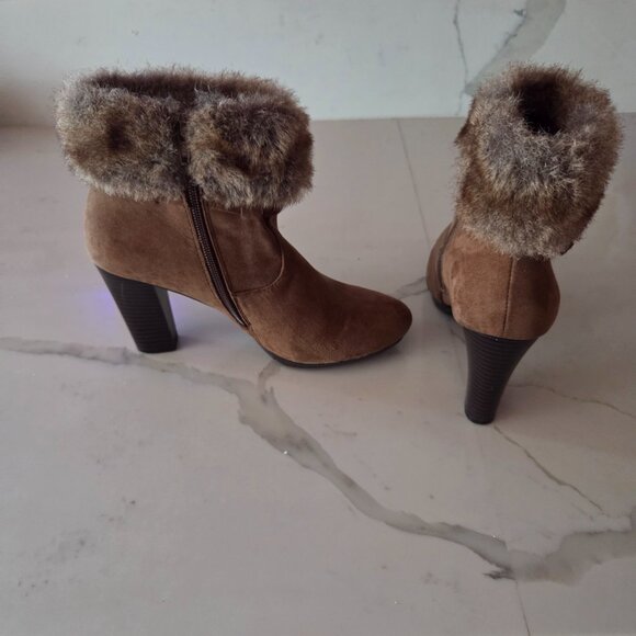 Dana Buchman Suede Ankle Boots Faux Fur 4" High Heels Wood Tone Womens 7M Bootie - Picture 7 of 10